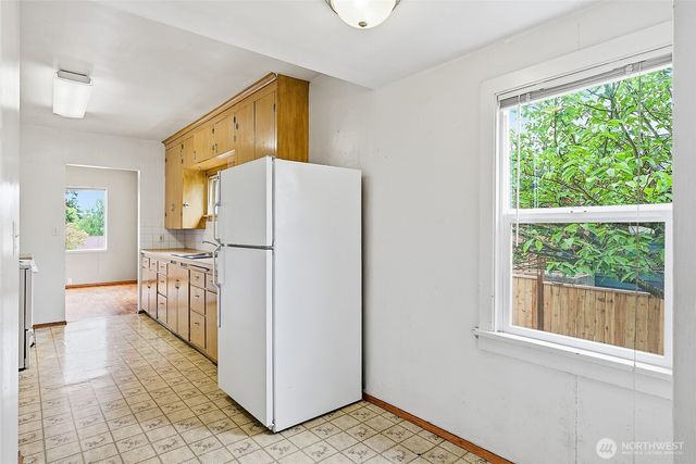 9002 2nd Avenue NE, Seattle, WA 98115