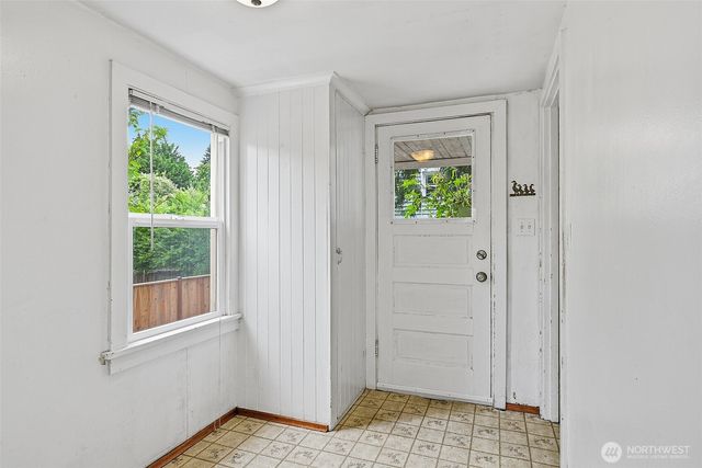 9002 2nd Avenue NE, Seattle, WA 98115