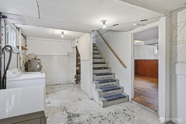 9002 2nd Avenue NE, Seattle, WA 98115