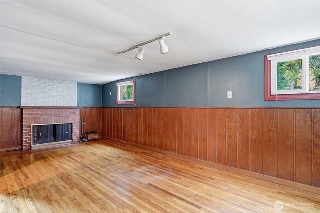 9002 2nd Avenue NE, Seattle, WA 98115