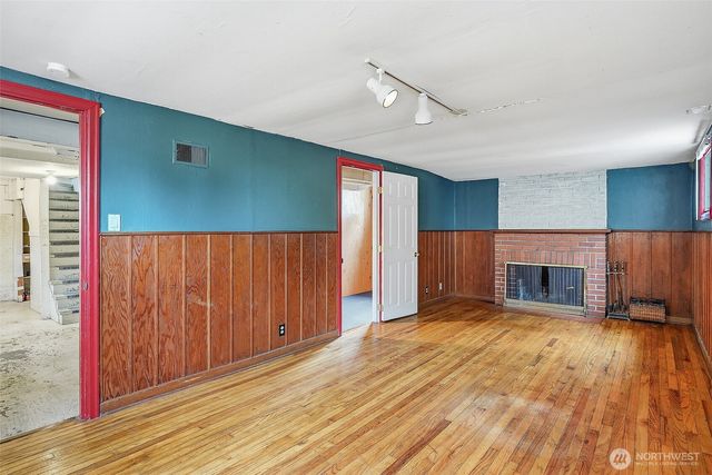 9002 2nd Avenue NE, Seattle, WA 98115