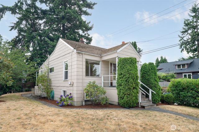 9002 2nd Avenue NE, Seattle, WA 98115