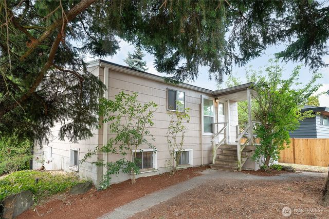 9002 2nd Avenue NE, Seattle, WA 98115