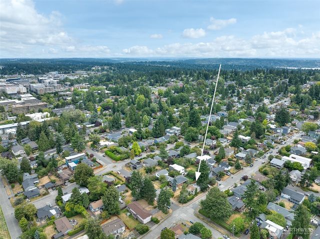 9002 2nd Avenue NE, Seattle, WA 98115