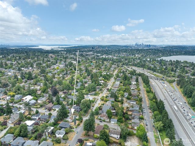 9002 2nd Avenue NE, Seattle, WA 98115
