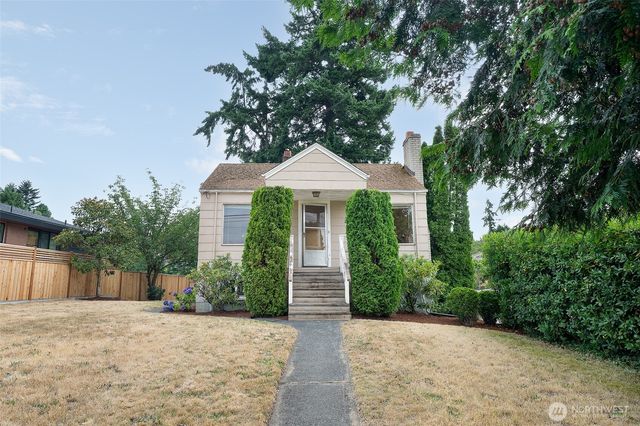 9002 2nd Avenue NE, Seattle, WA 98115