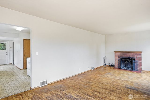 9002 2nd Avenue NE, Seattle, WA 98115