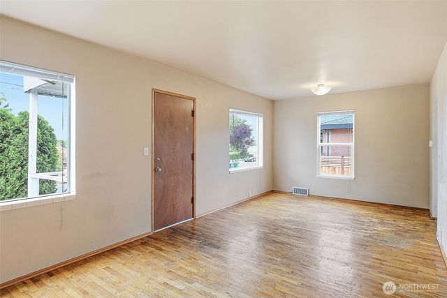 9002 2nd Avenue NE, Seattle, WA 98115