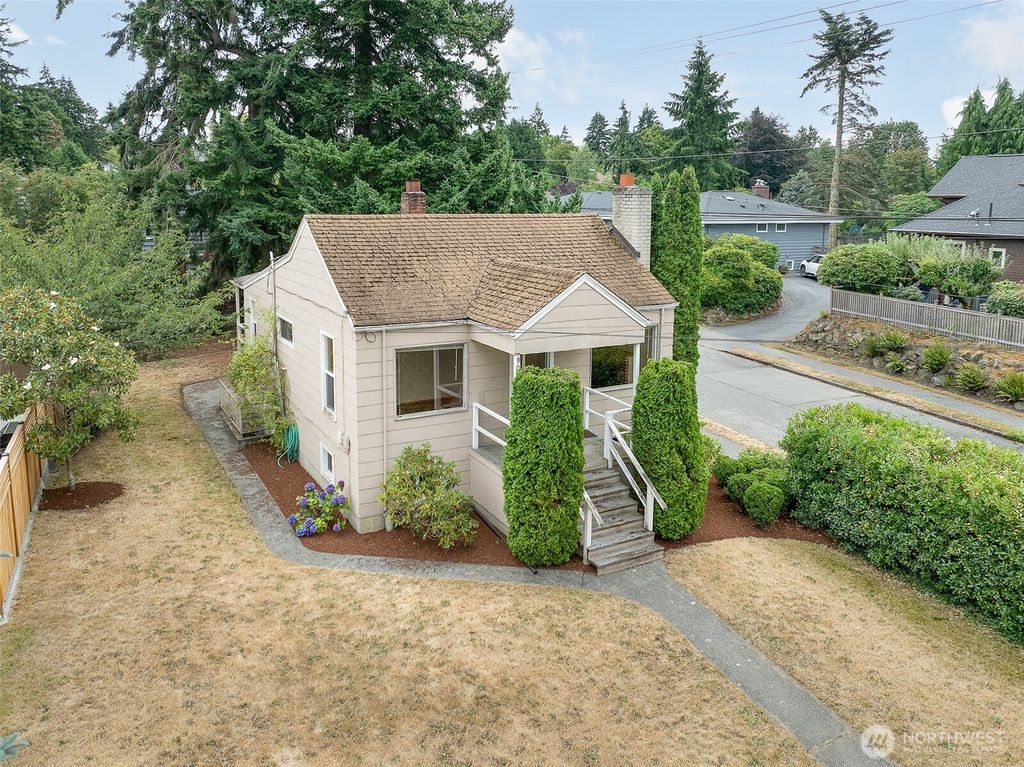 9002 2nd Avenue NE, Seattle, WA 98115