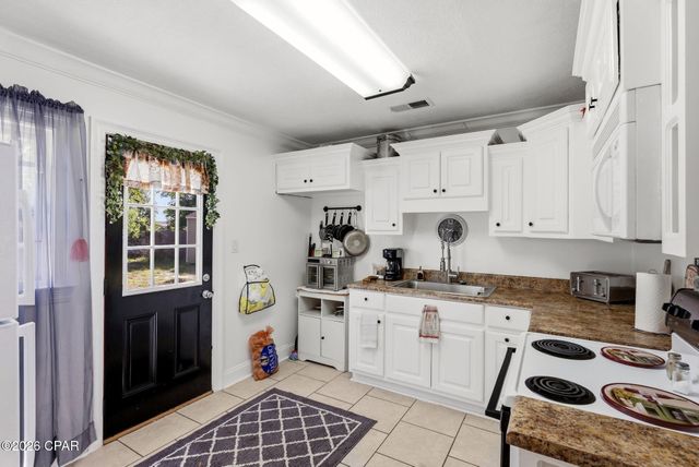 617 N 9th Plaza, Panama City, FL 32404