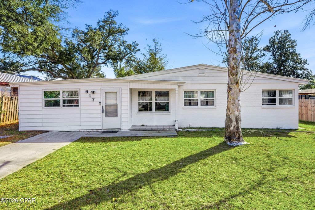 617 N 9th Plaza, Panama City, FL 32404