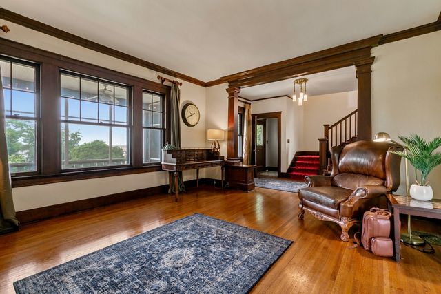 2440 E RIVER Drive, Davenport, IA 52803
