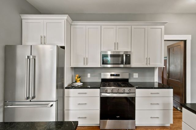 2440 E RIVER Drive, Davenport, IA 52803