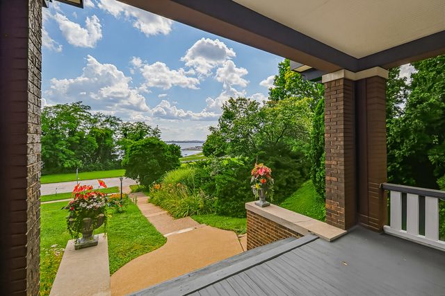 2440 E RIVER Drive, Davenport, IA 52803