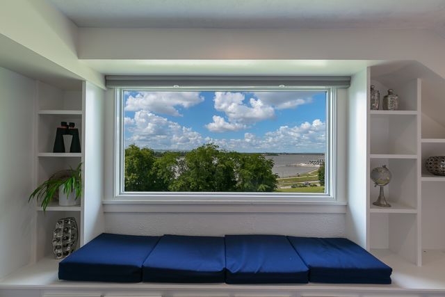 2440 E RIVER Drive, Davenport, IA 52803
