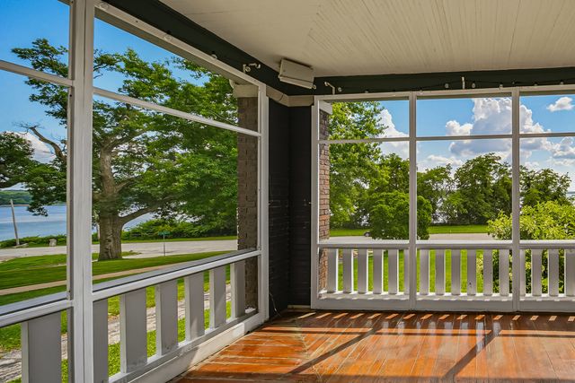 2440 E RIVER Drive, Davenport, IA 52803