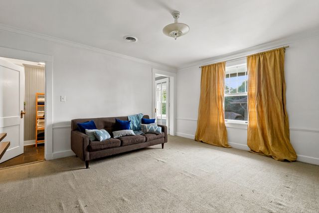 2440 E RIVER Drive, Davenport, IA 52803