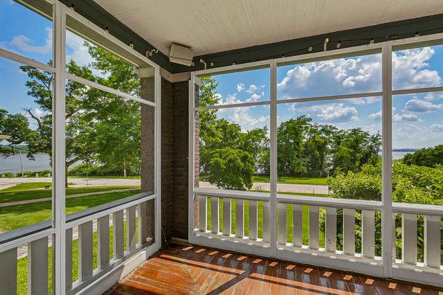 2440 E RIVER Drive, Davenport, IA 52803