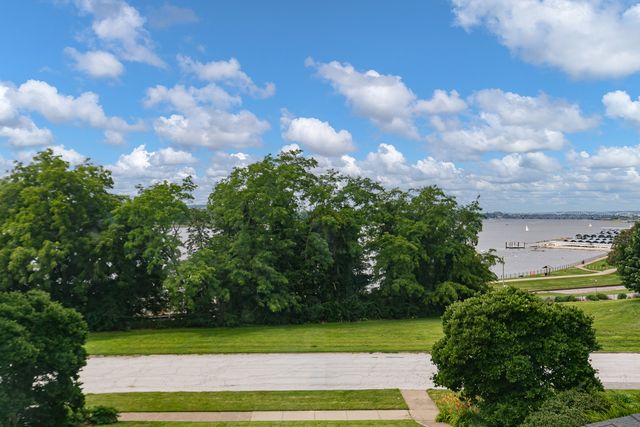 2440 E RIVER Drive, Davenport, IA 52803