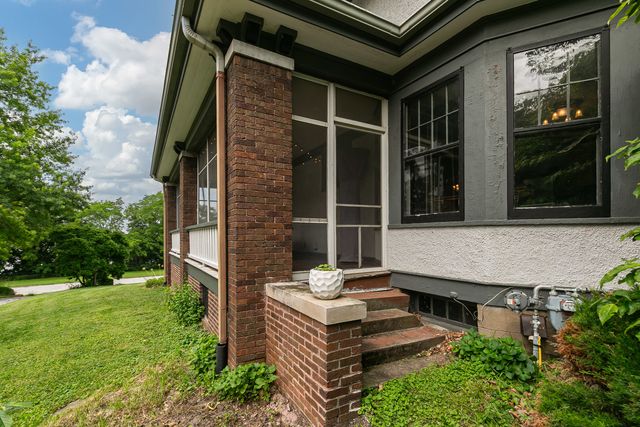 2440 E RIVER Drive, Davenport, IA 52803
