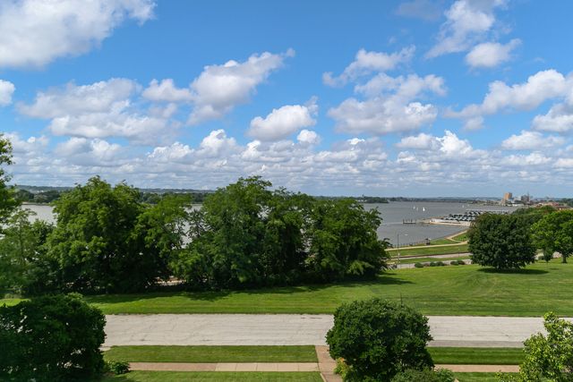 2440 E RIVER Drive, Davenport, IA 52803