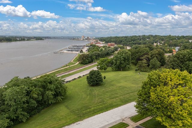 2440 E RIVER Drive, Davenport, IA 52803