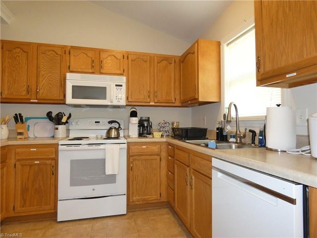 4221 Salem Landing Court, Winston-salem, NC 27101