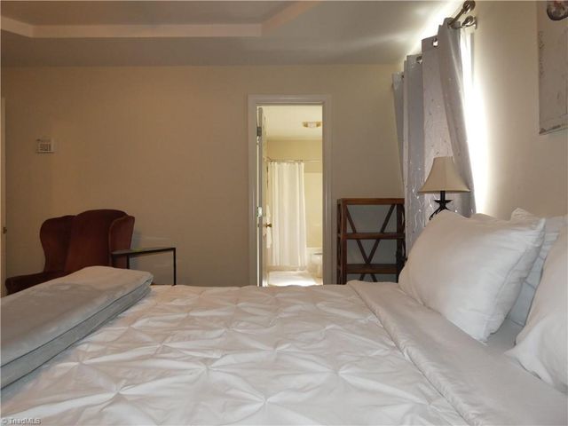 4221 Salem Landing Court, Winston-salem, NC 27101