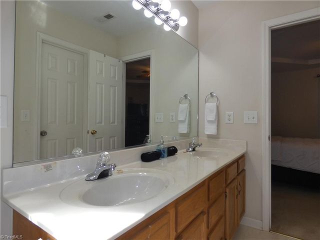4221 Salem Landing Court, Winston-salem, NC 27101