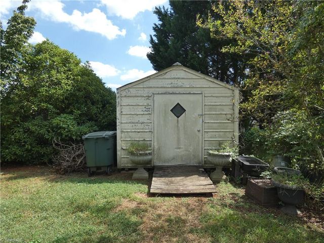 4221 Salem Landing Court, Winston-salem, NC 27101