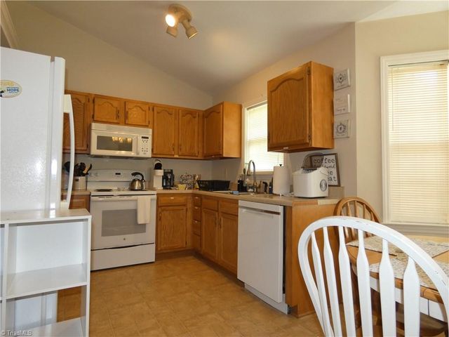 4221 Salem Landing Court, Winston-salem, NC 27101