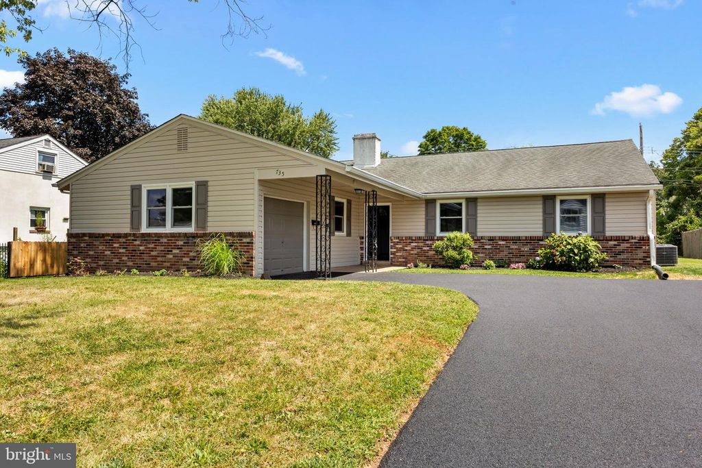 735 SAINT DAVIDS AVE, Warminster, PA 18974
