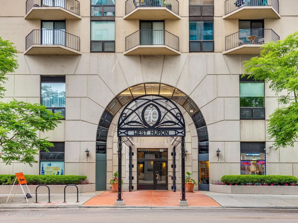 70 W Huron Street 605, Chicago, IL 60654 — photo 2