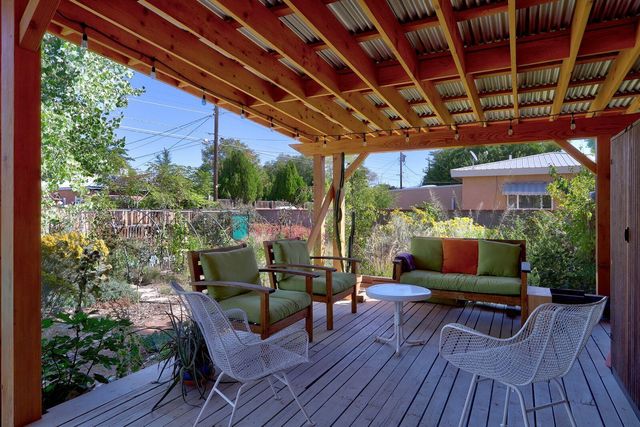 2201 Milton Court NW, Albuquerque, NM 87104