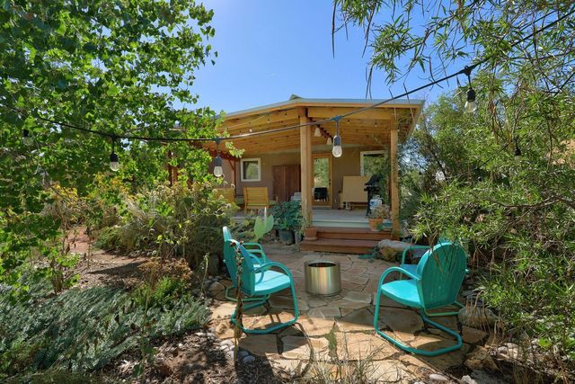 2201 Milton Court NW, Albuquerque, NM 87104