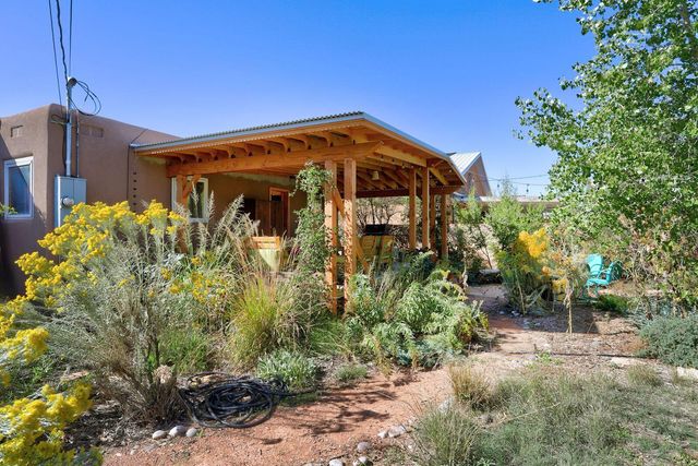 2201 Milton Court NW, Albuquerque, NM 87104