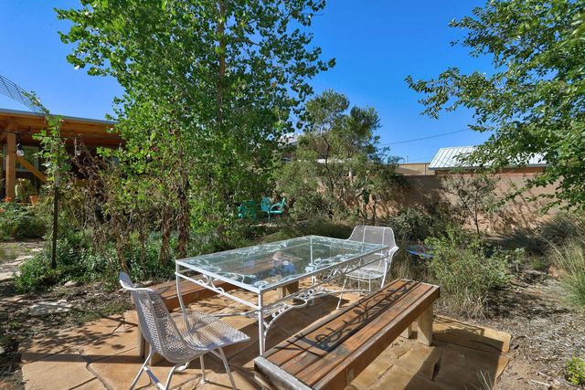 2201 Milton Court NW, Albuquerque, NM 87104