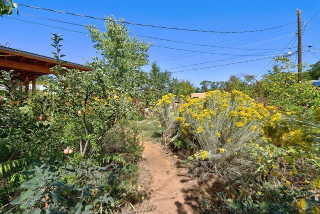 2201 Milton Court NW, Albuquerque, NM 87104