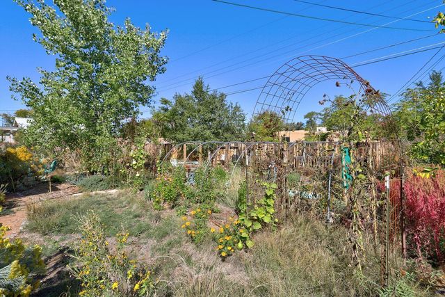 2201 Milton Court NW, Albuquerque, NM 87104