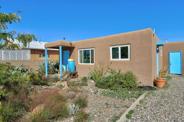 2201 Milton Court NW, Albuquerque, NM 87104