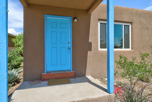 2201 Milton Court NW, Albuquerque, NM 87104