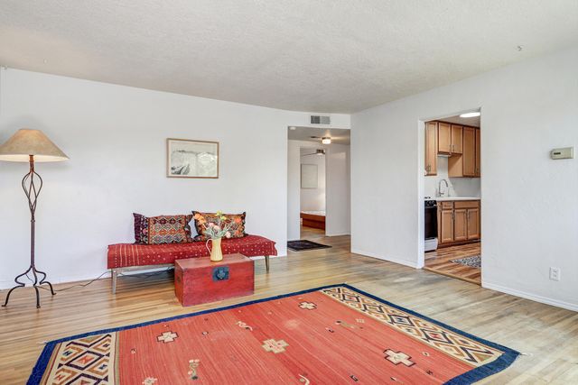 2201 Milton Court NW, Albuquerque, NM 87104