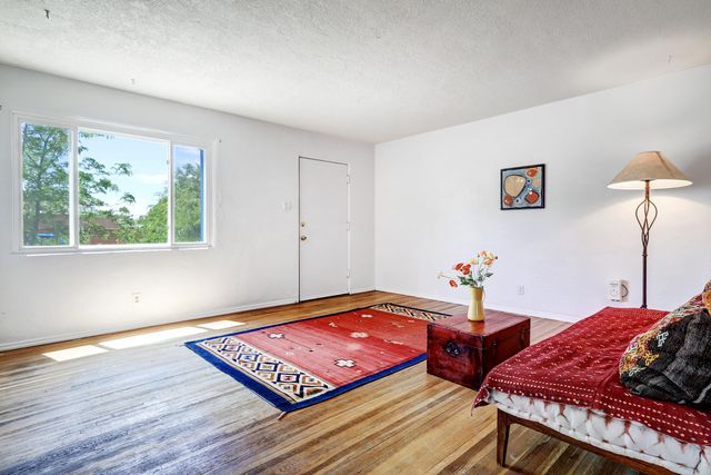2201 Milton Court NW, Albuquerque, NM 87104