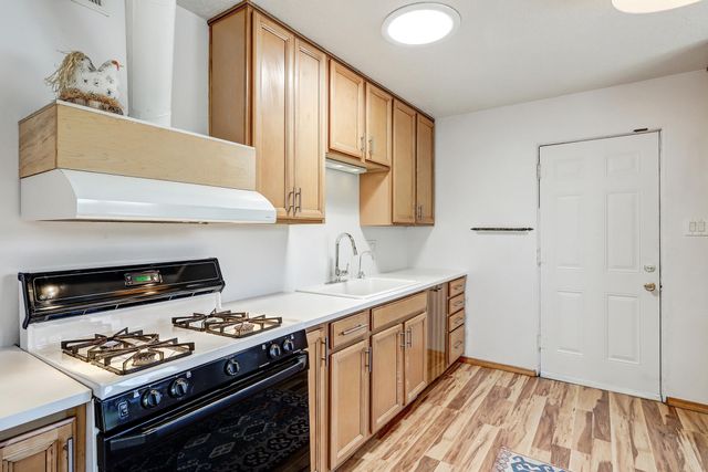 2201 Milton Court NW, Albuquerque, NM 87104