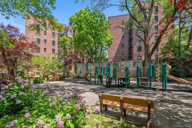 140-18 Burden Crescent 305, Briarwood, NY 11435