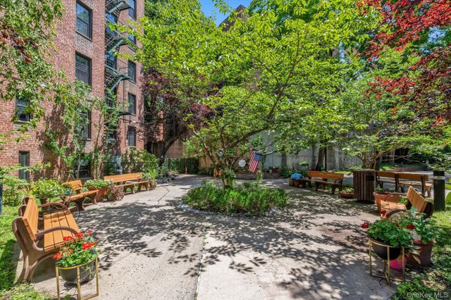 140-18 Burden Crescent 305, Briarwood, NY 11435