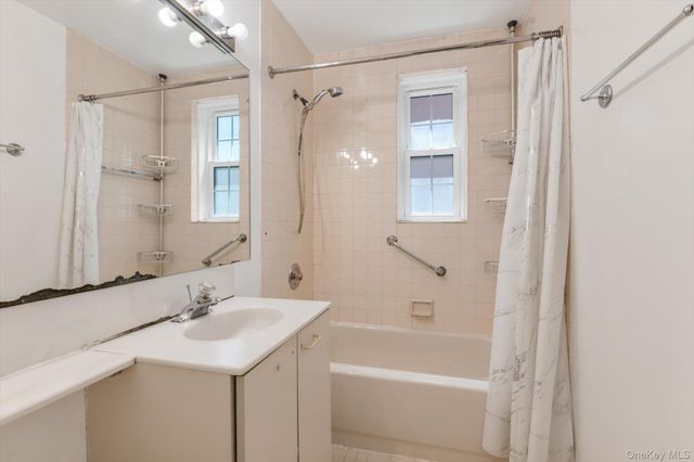 140-18 Burden Crescent 305, Briarwood, NY 11435
