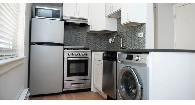 511 W Belmont Avenue 3, Chicago, IL 60657