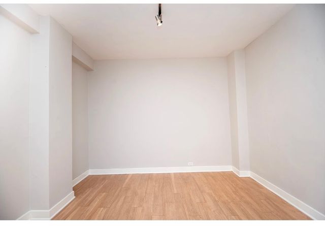 511 W Belmont Avenue 3, Chicago, IL 60657