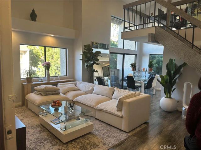 18445 Hatteras Street 402, Tarzana, CA 91356